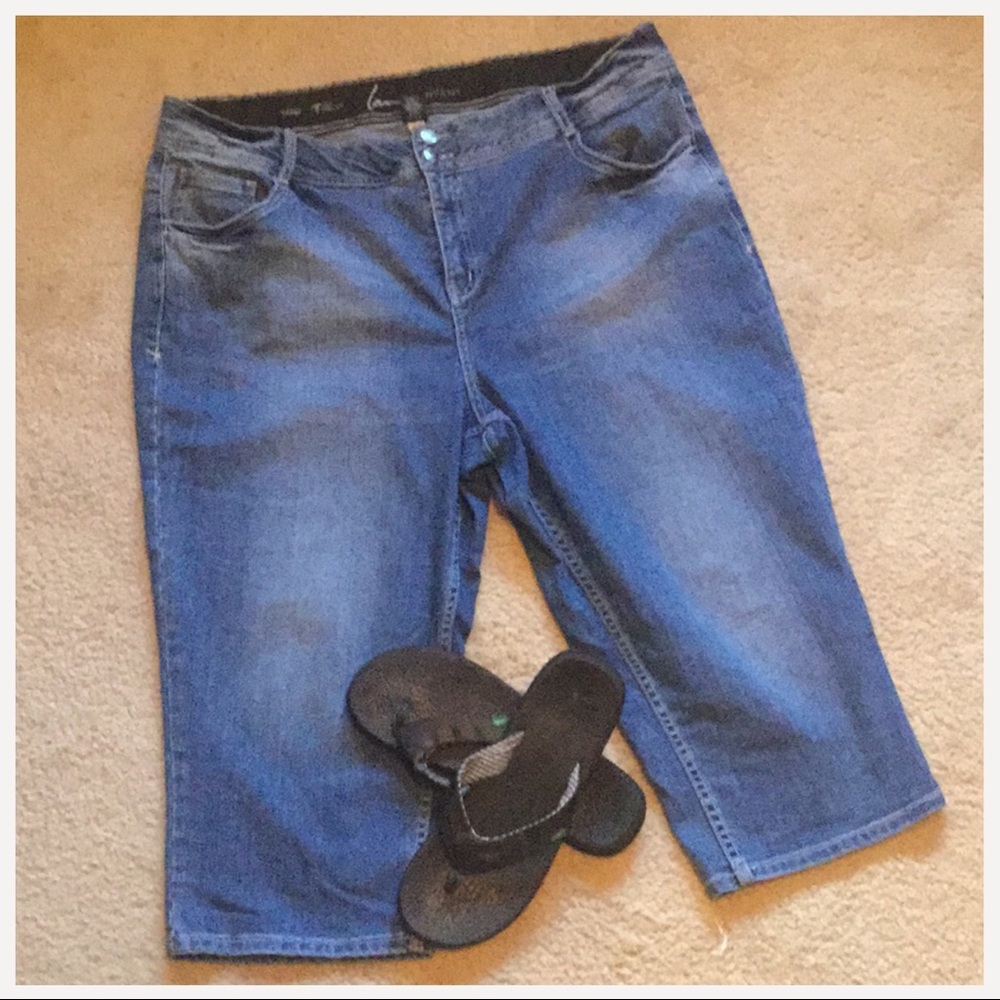 Lane Bryant tighter tummy capris 22 GREAT shape!